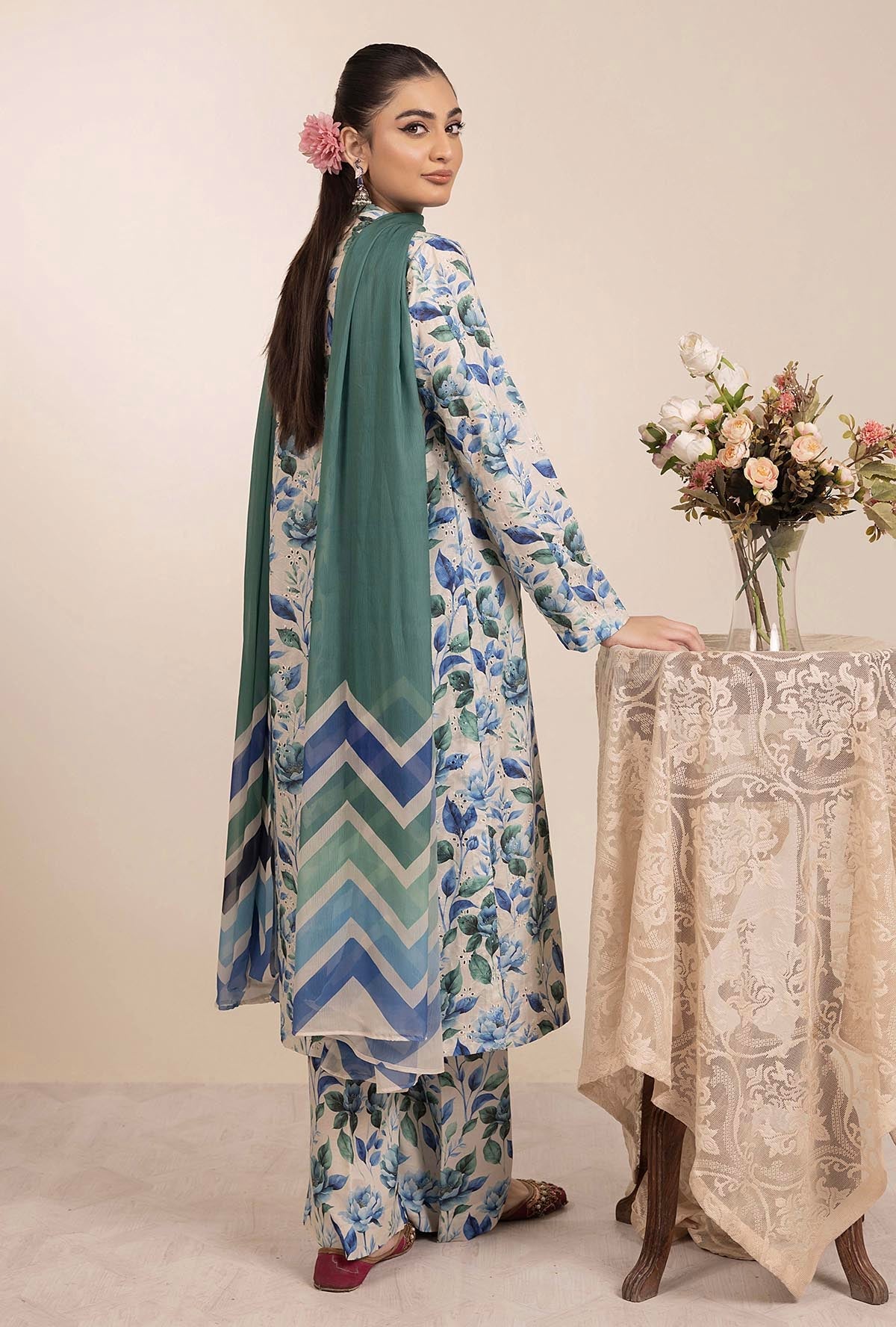 BASIC CHIKANKARI 7720