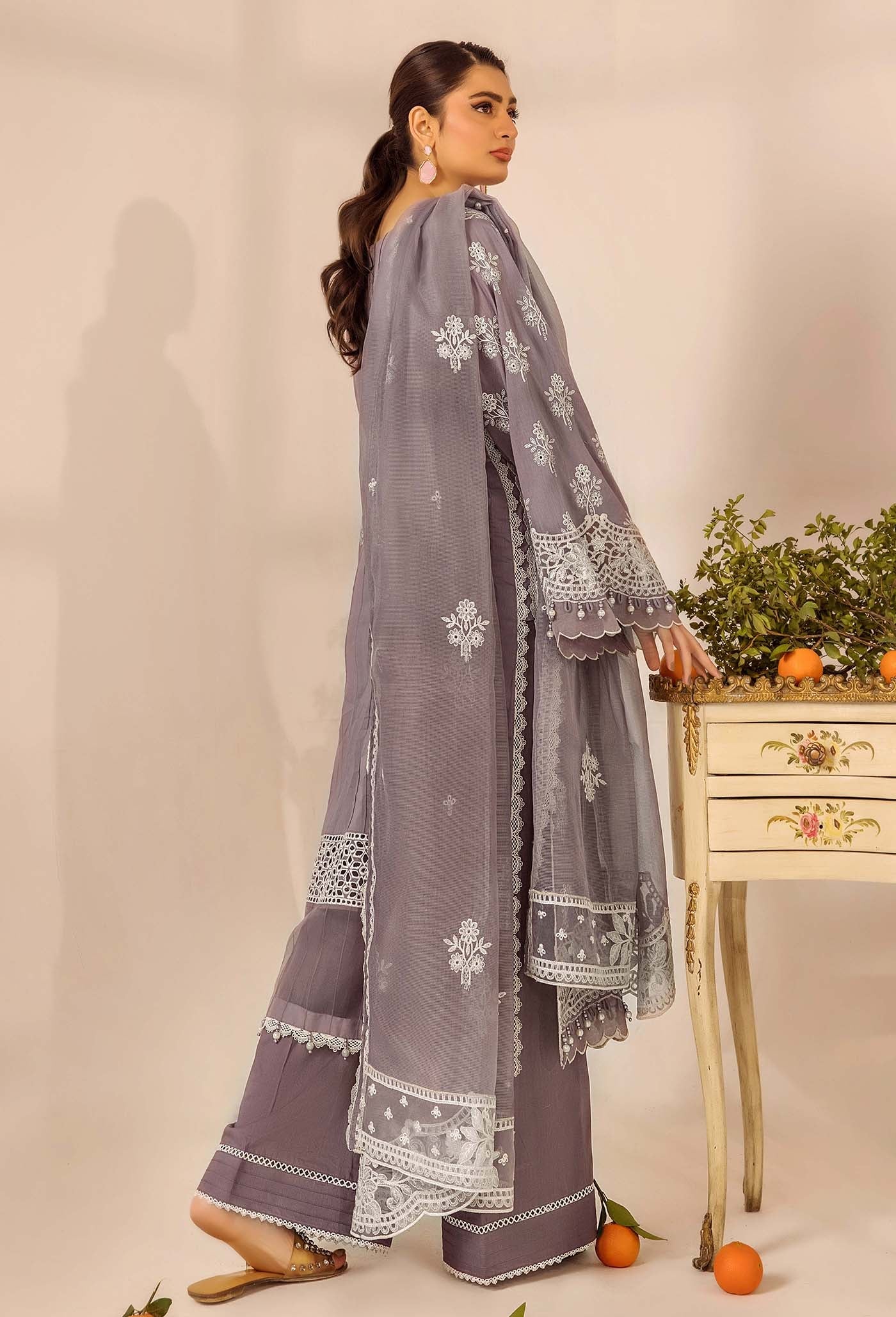 CHIKANKARI 4777