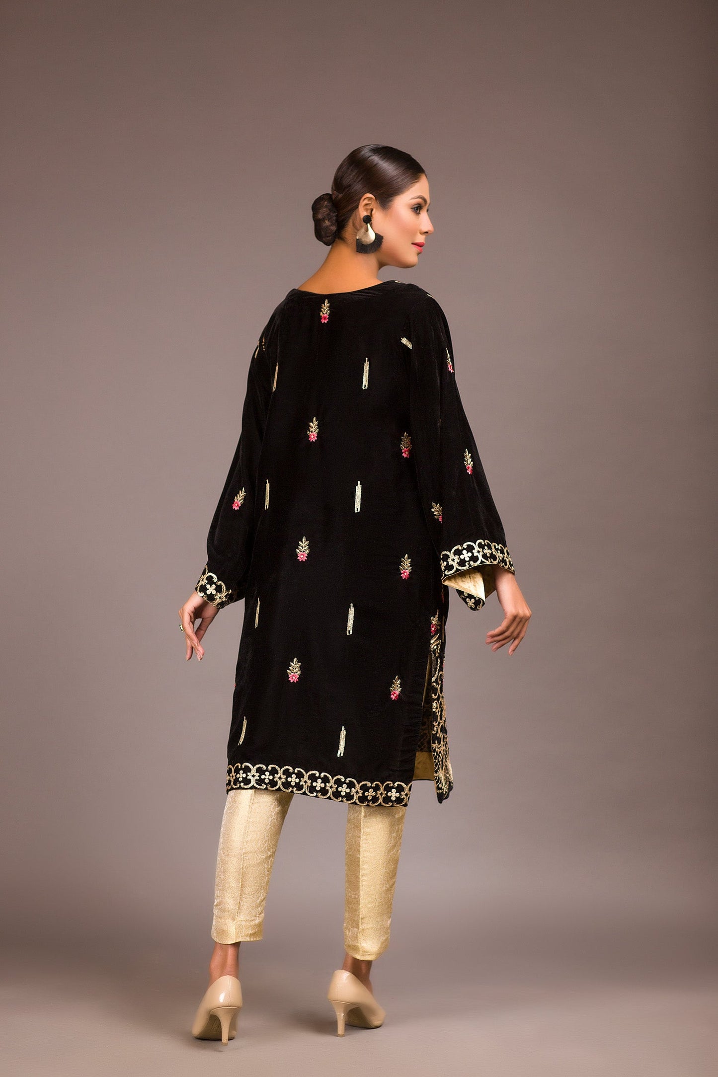Dewind - Embroidered Velvet Unstitch Kurti