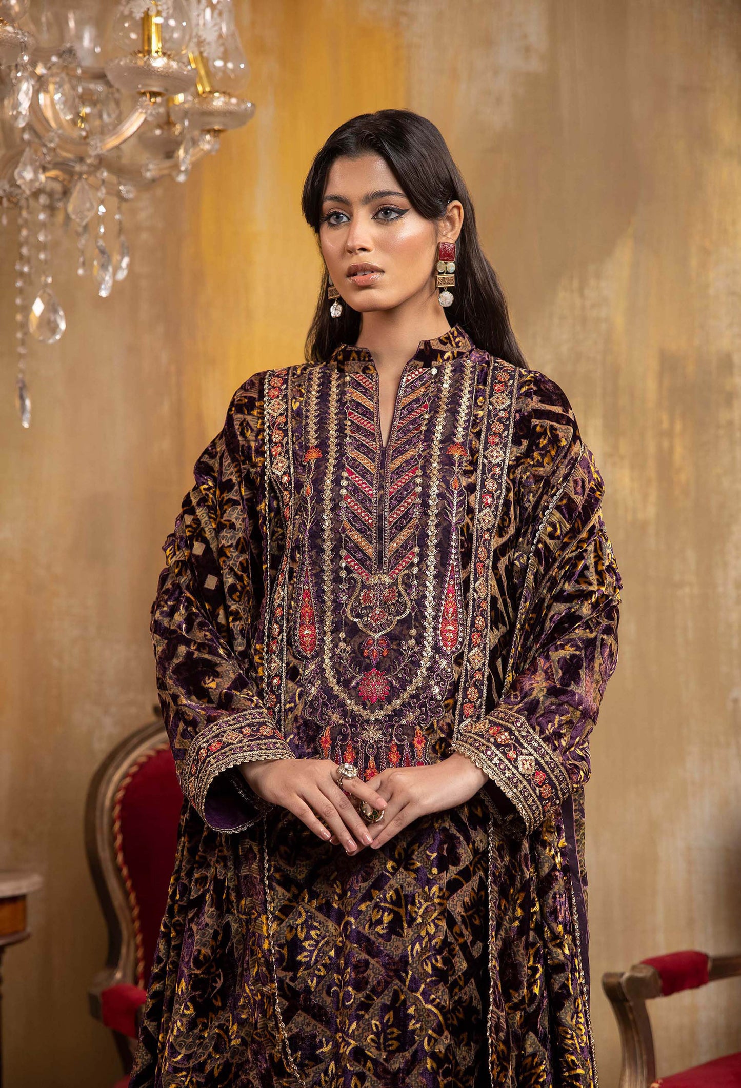 Plachi Embroidered'2 5559