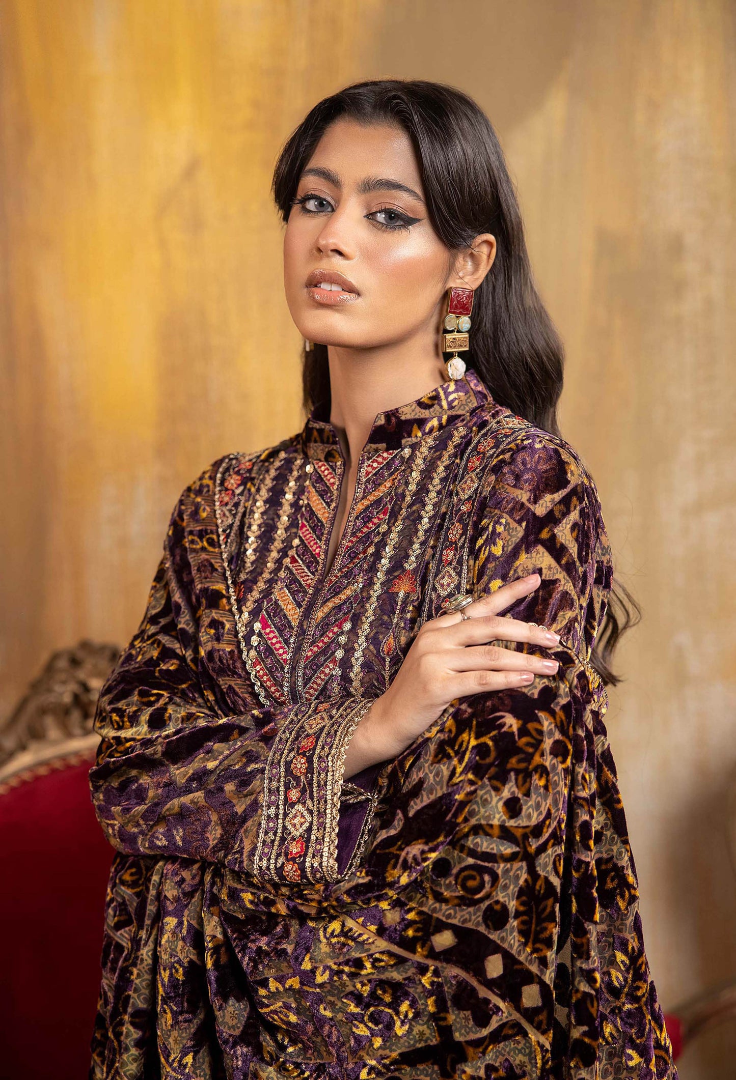 Plachi Embroidered'2 5559