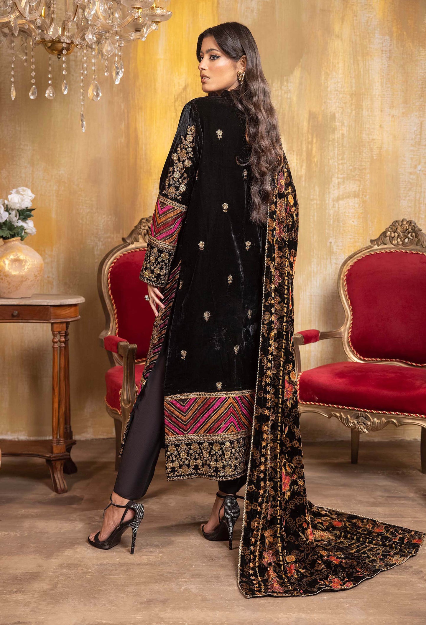 Plachi Embroidered'2 5561