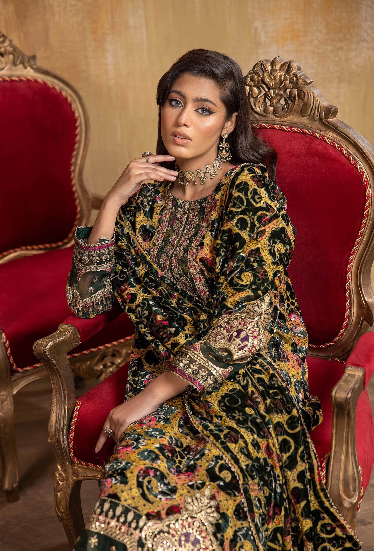 Plachi Embroidered'2 5563
