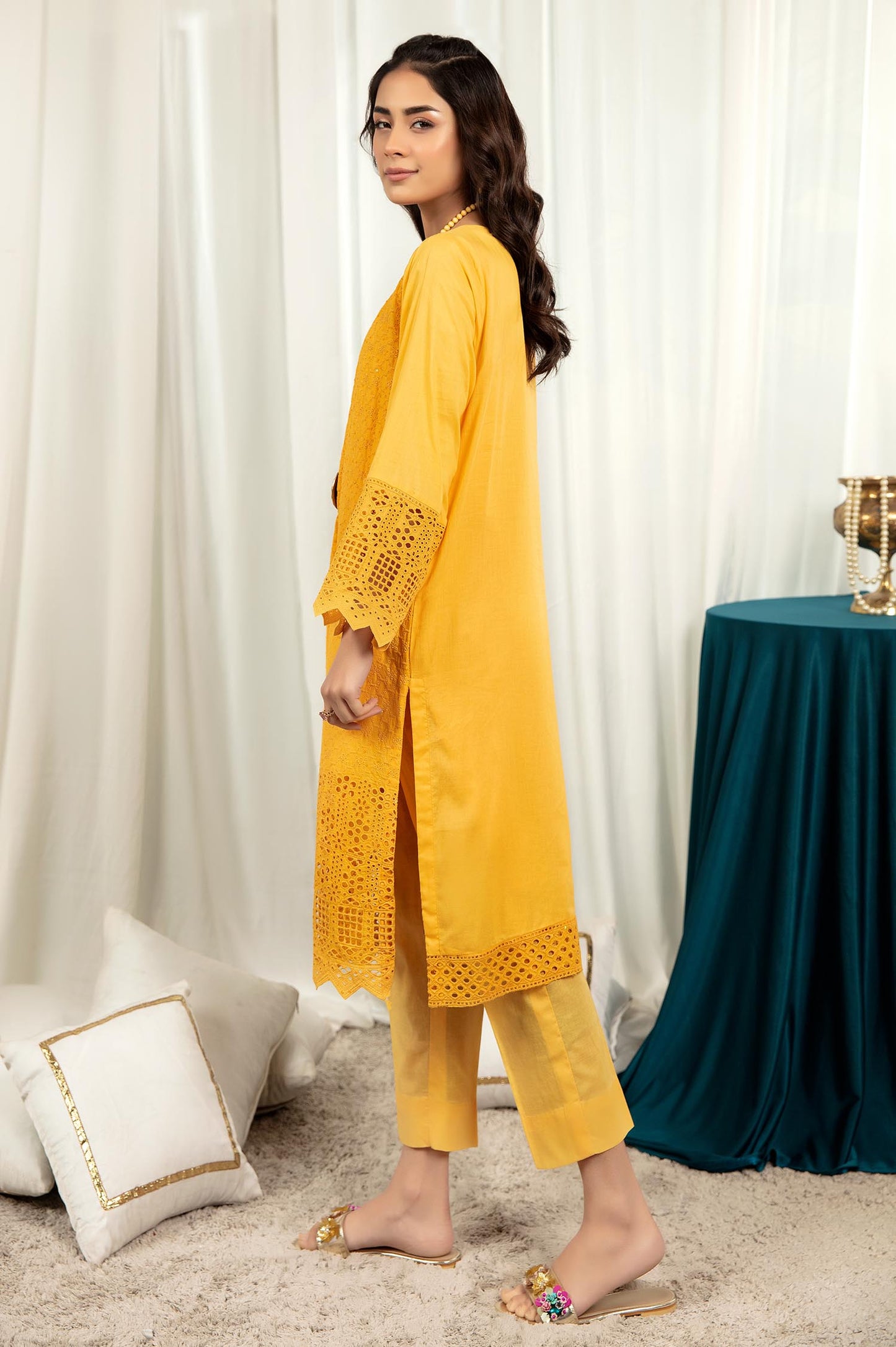Golden Bell - Embroidered Stitch Chikankari Kurti