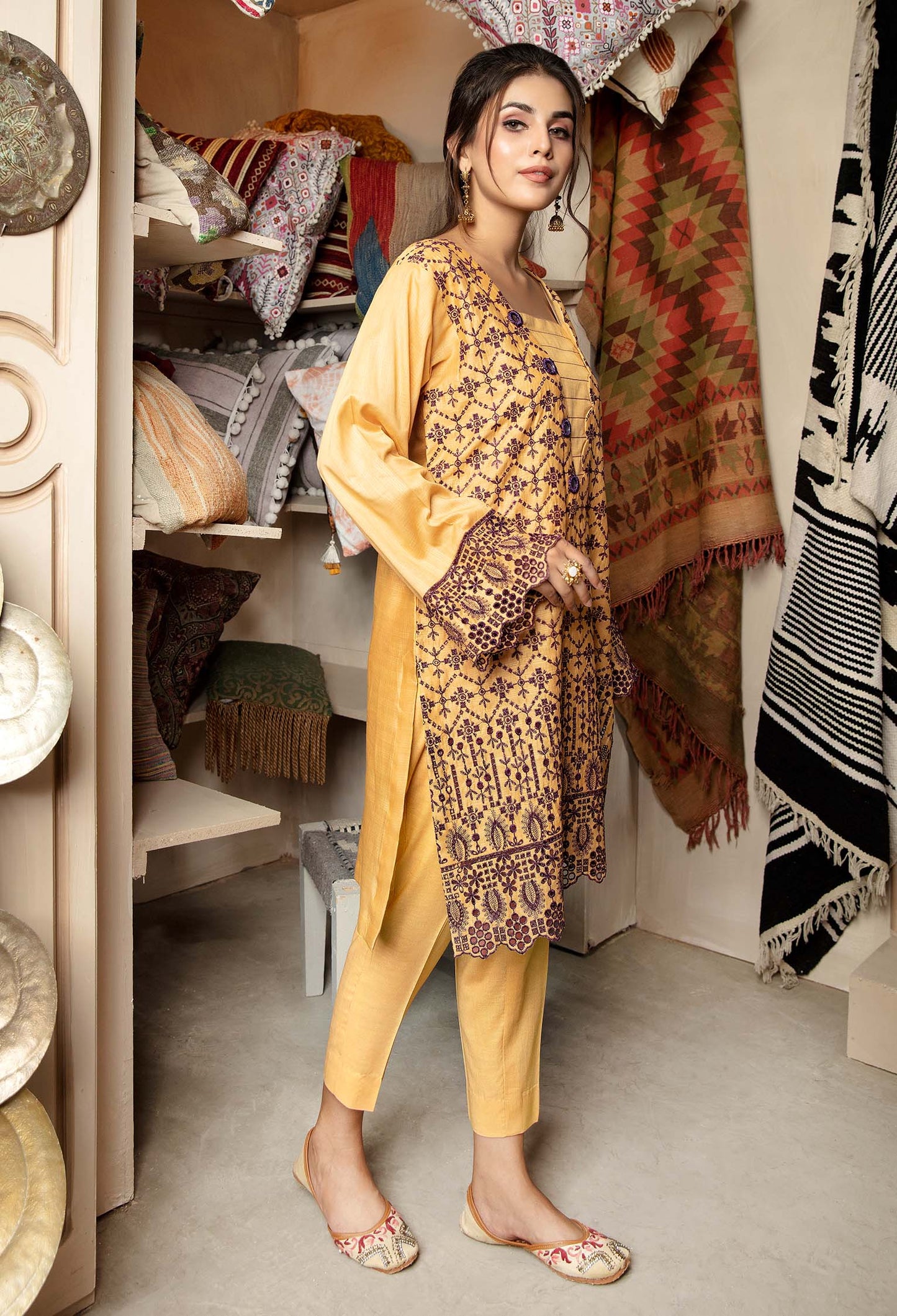 Oyster - Embroidered Chikankari Stitched Kurti
