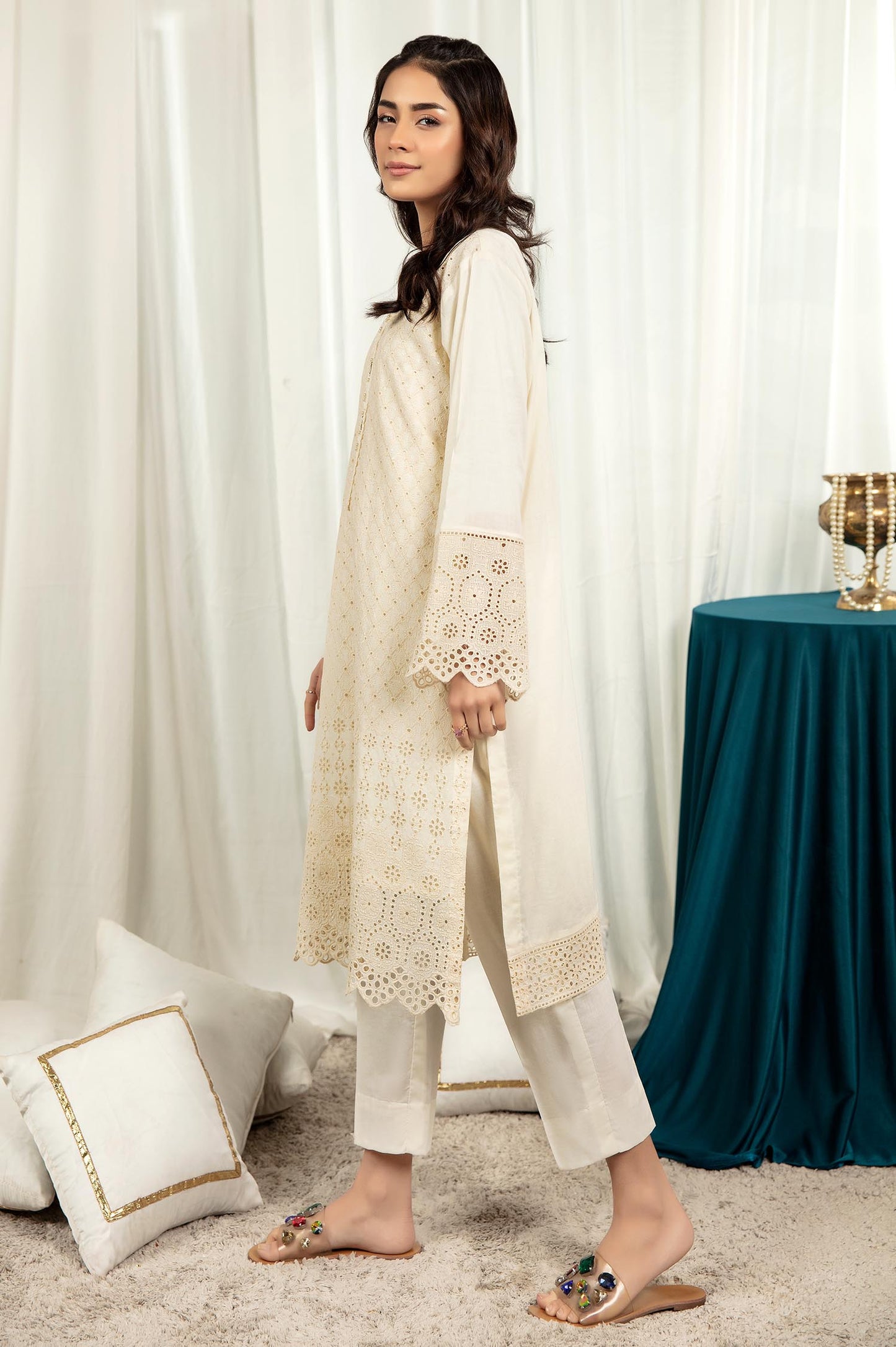 Merino - Embroidered Stitch Chikankari Kurti