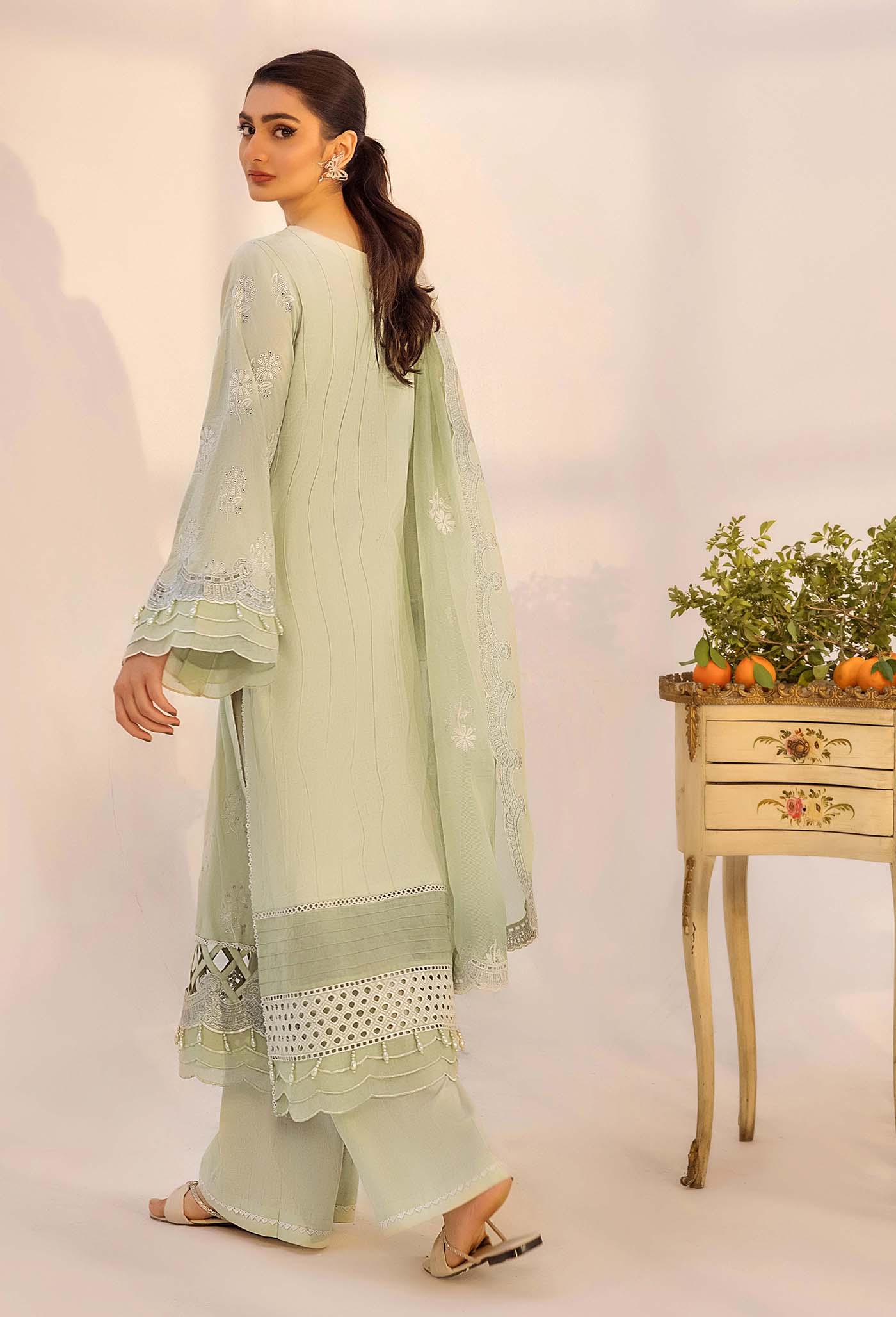 CHIKANKARI 4775
