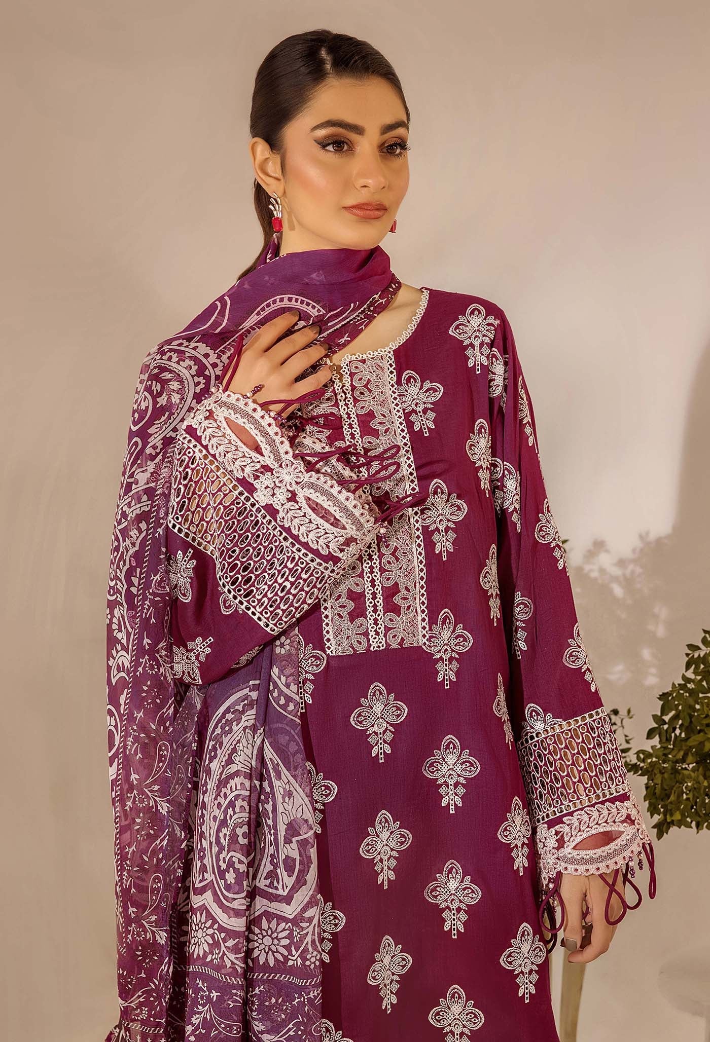 CHIKANKARI 4779