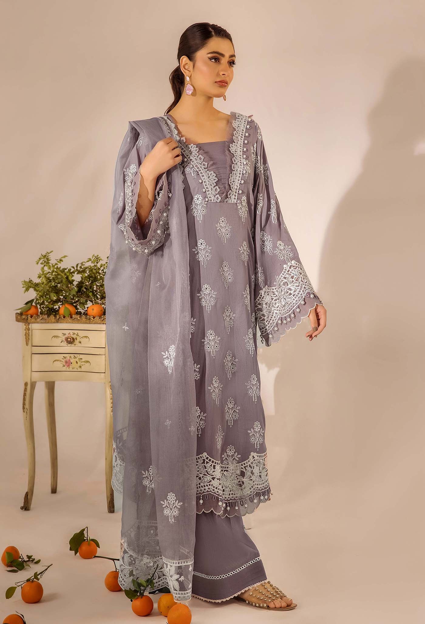 CHIKANKARI 4777