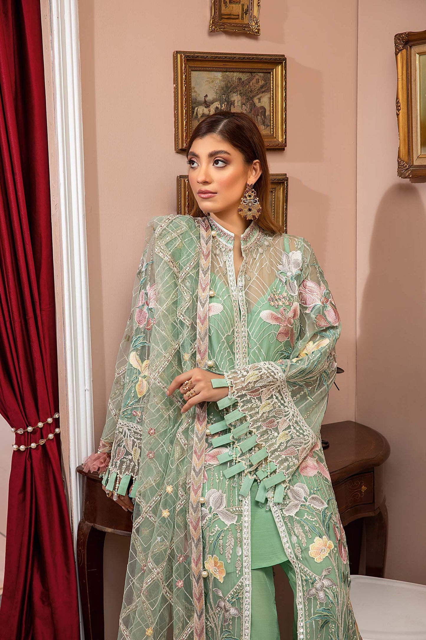 Dramatic Thrive Stitched