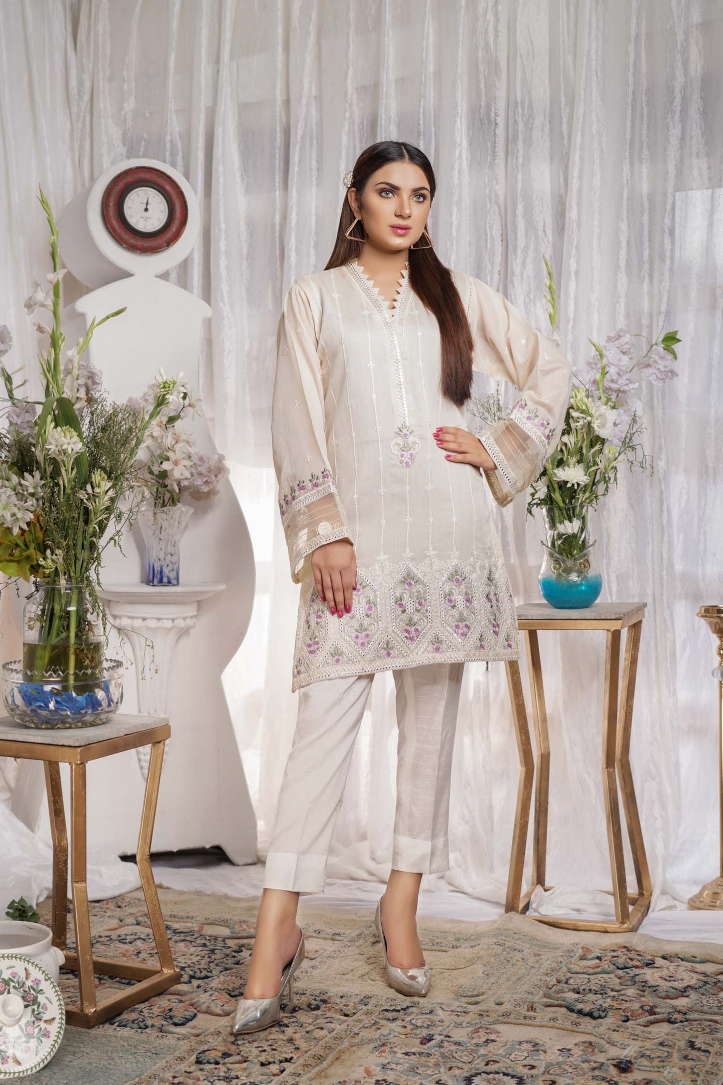 Blunt - Embroidered Paper Silk Stitch Kurti