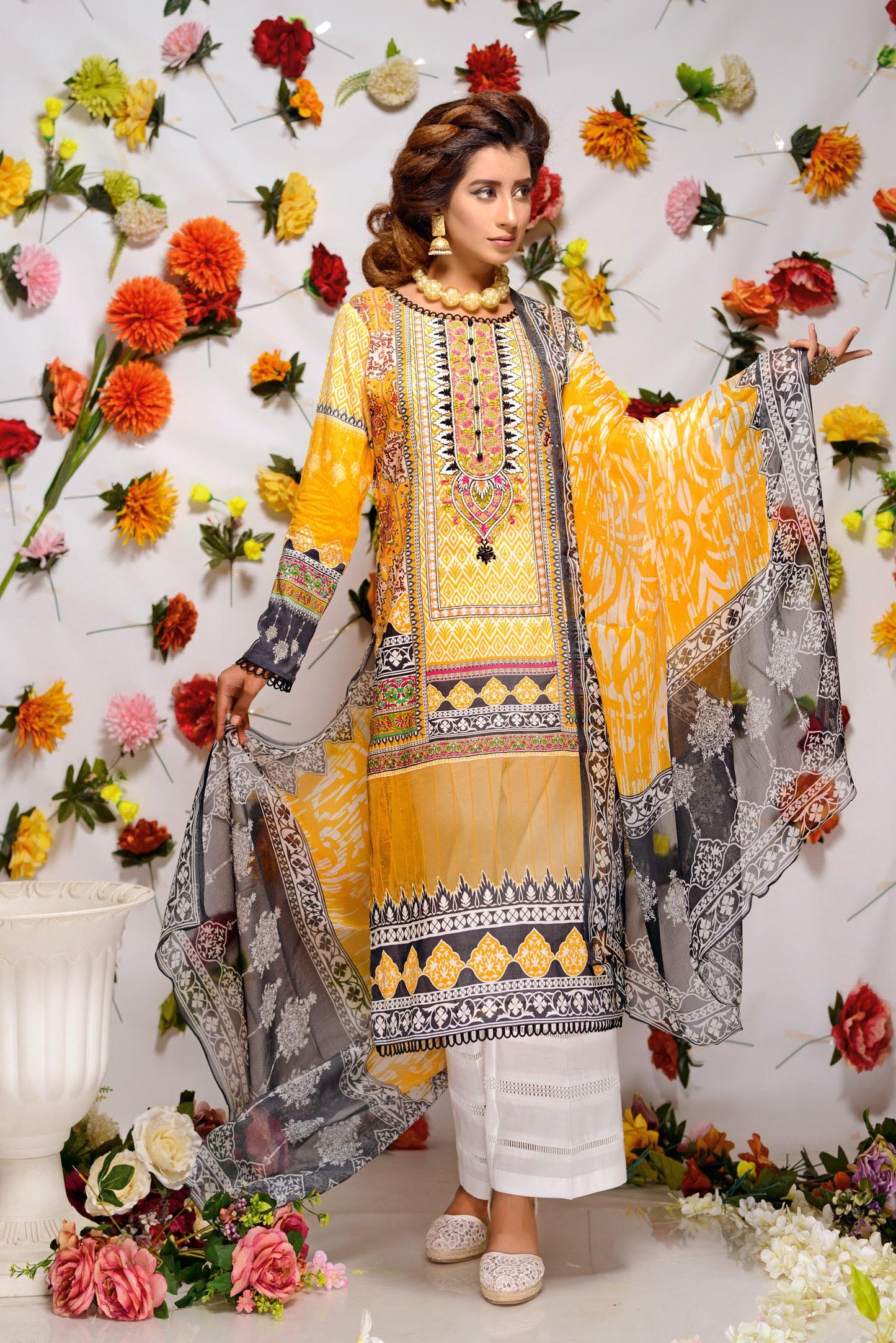 Cundrie - Digital Printed and Embroidered Lawn 3PC