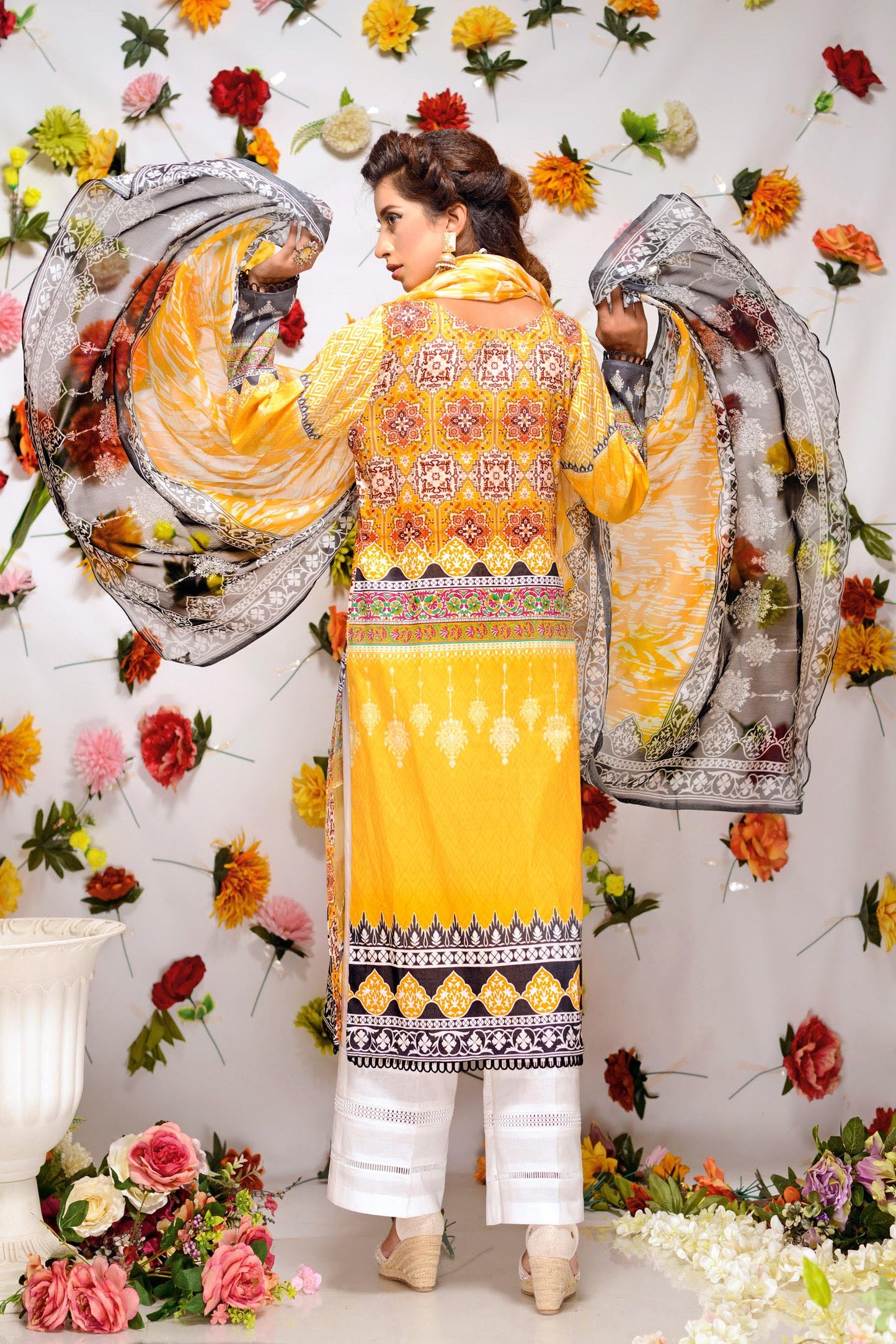 Cundrie - Digital Printed and Embroidered Lawn 3PC