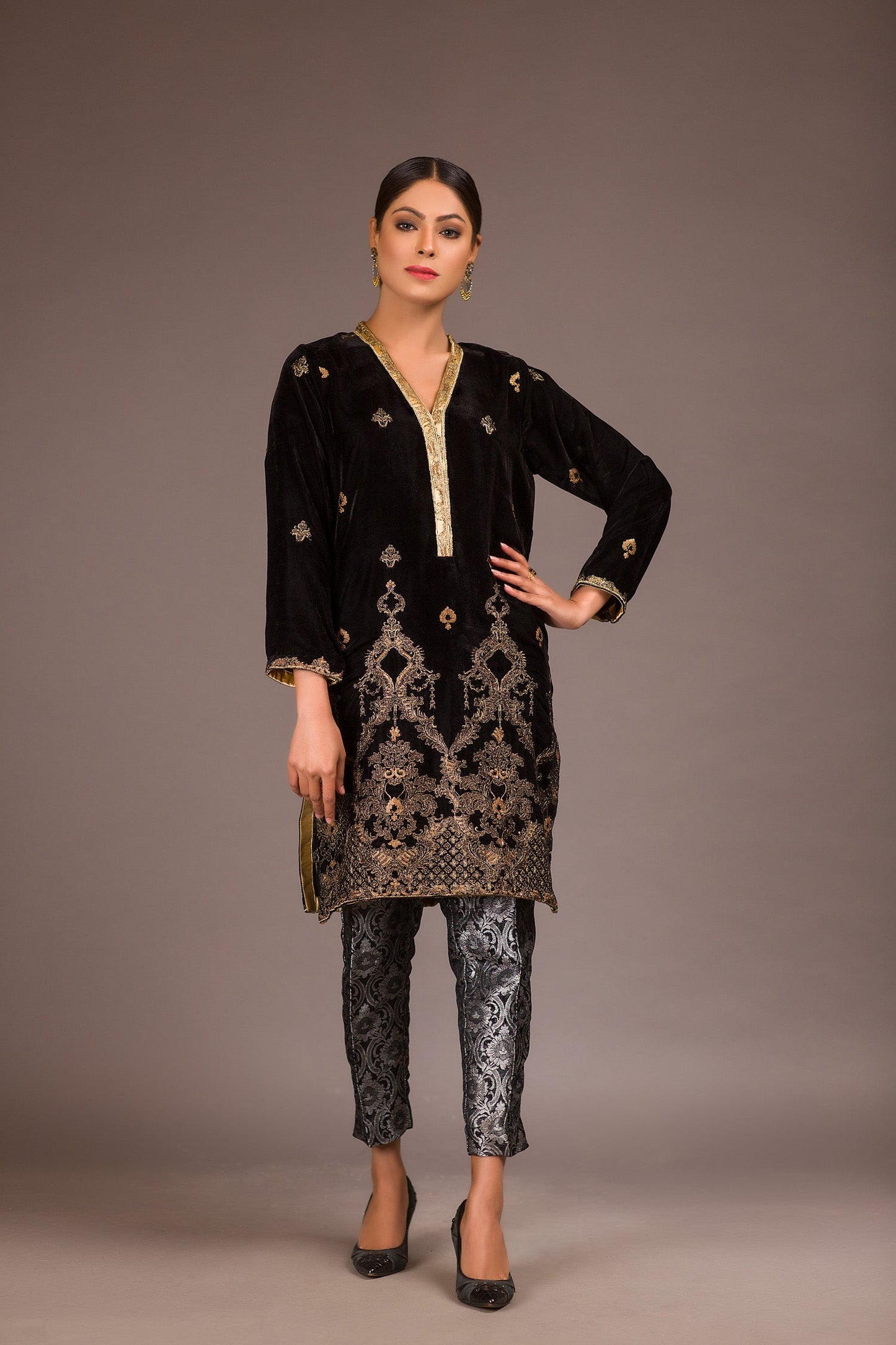 Goldlid - Embroidered Velvet Unstitch Kurti