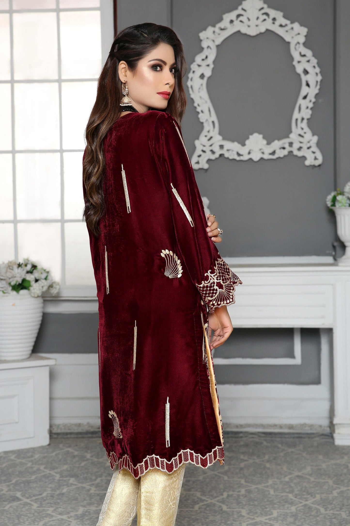 daylily- Embroidered Velvet Unstitch Kurti
