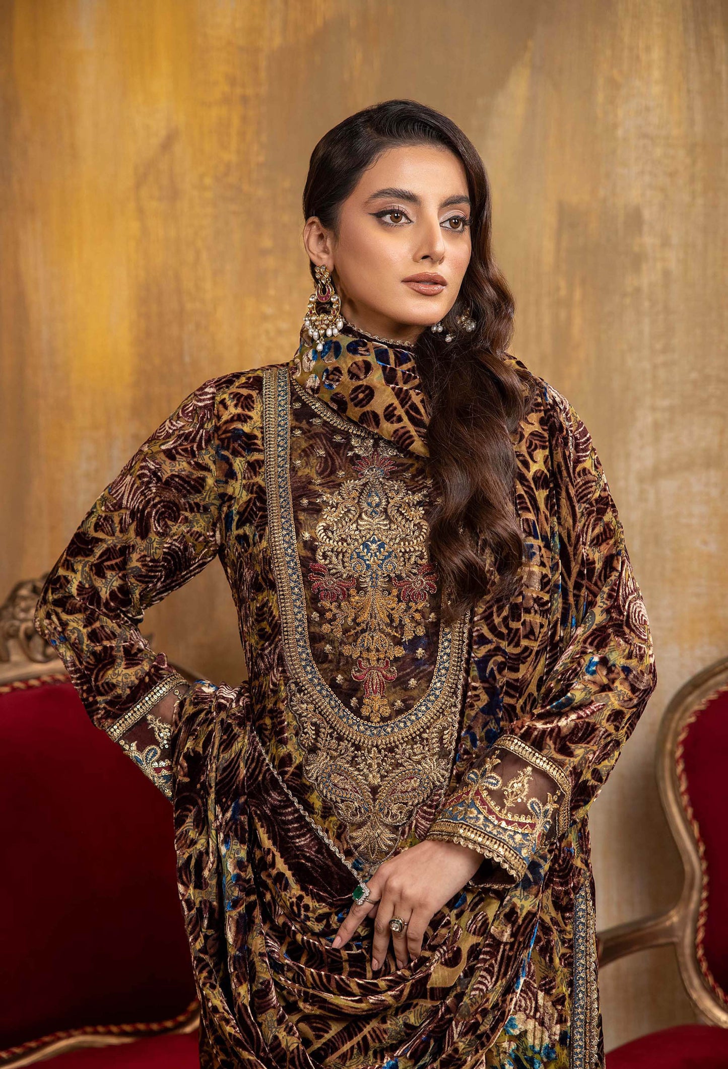 Plachi Embroidered'2 5560