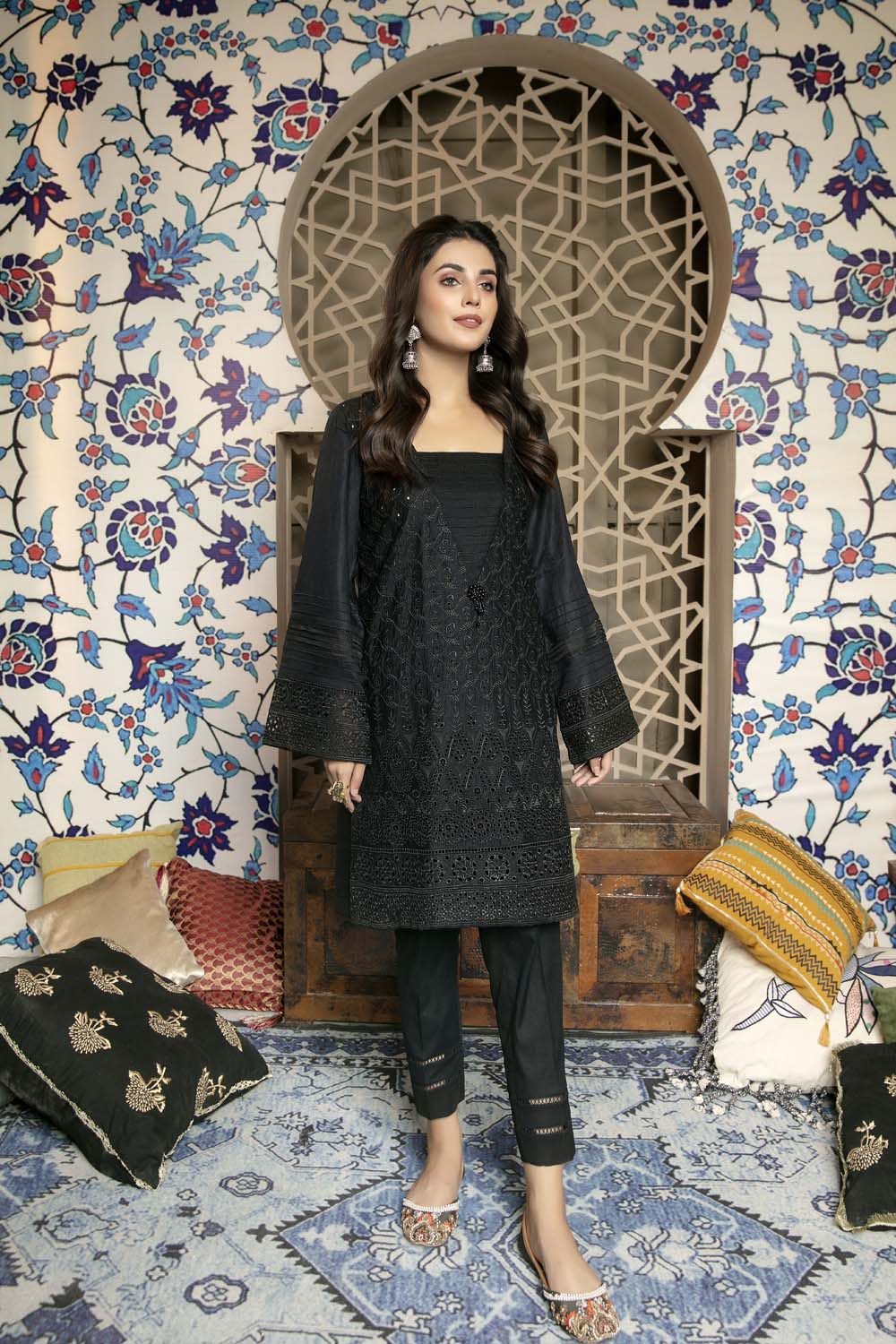 Doniry - Embroidered Chikankari Stitched Kurti