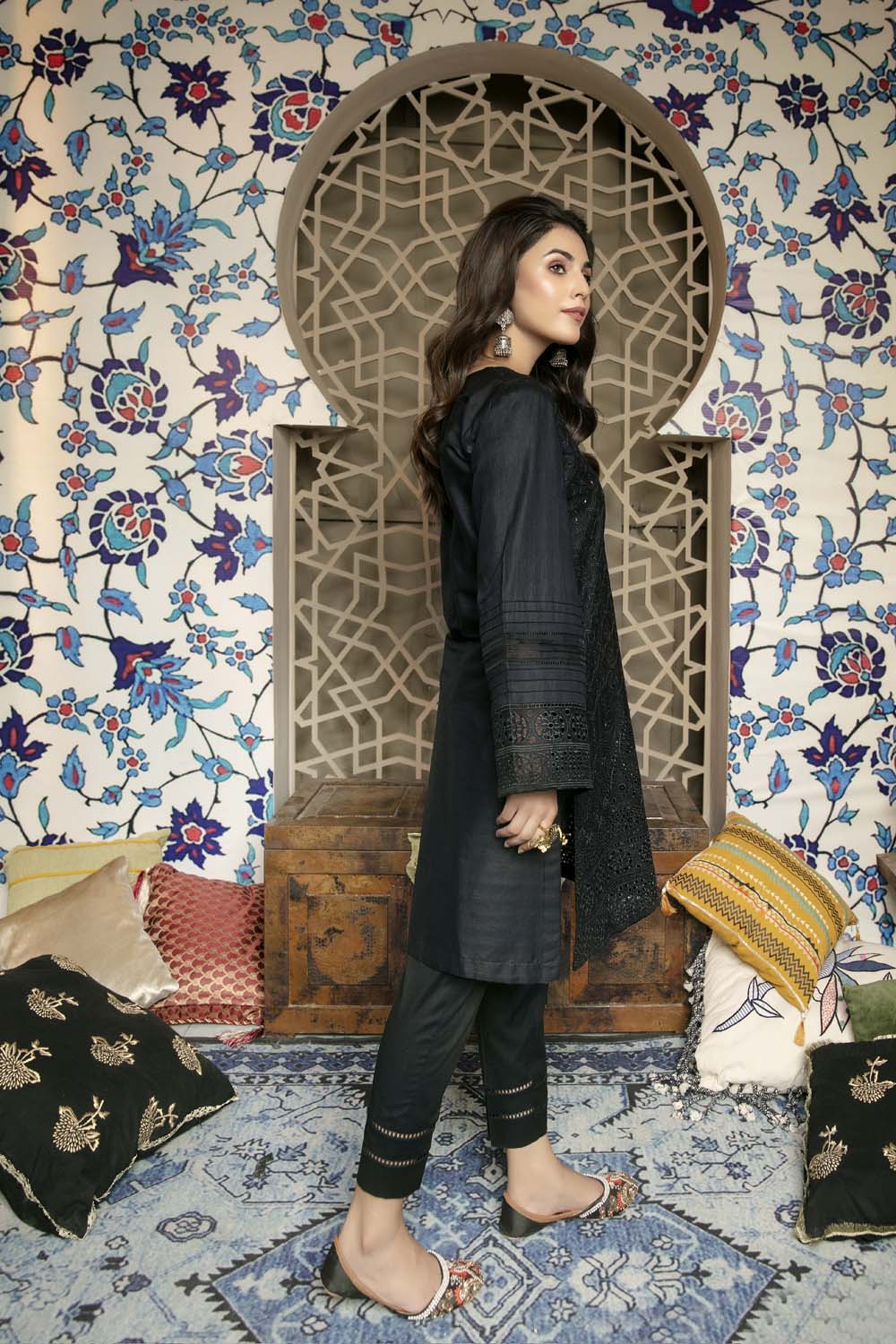 Doniry - Embroidered Chikankari Stitched Kurti