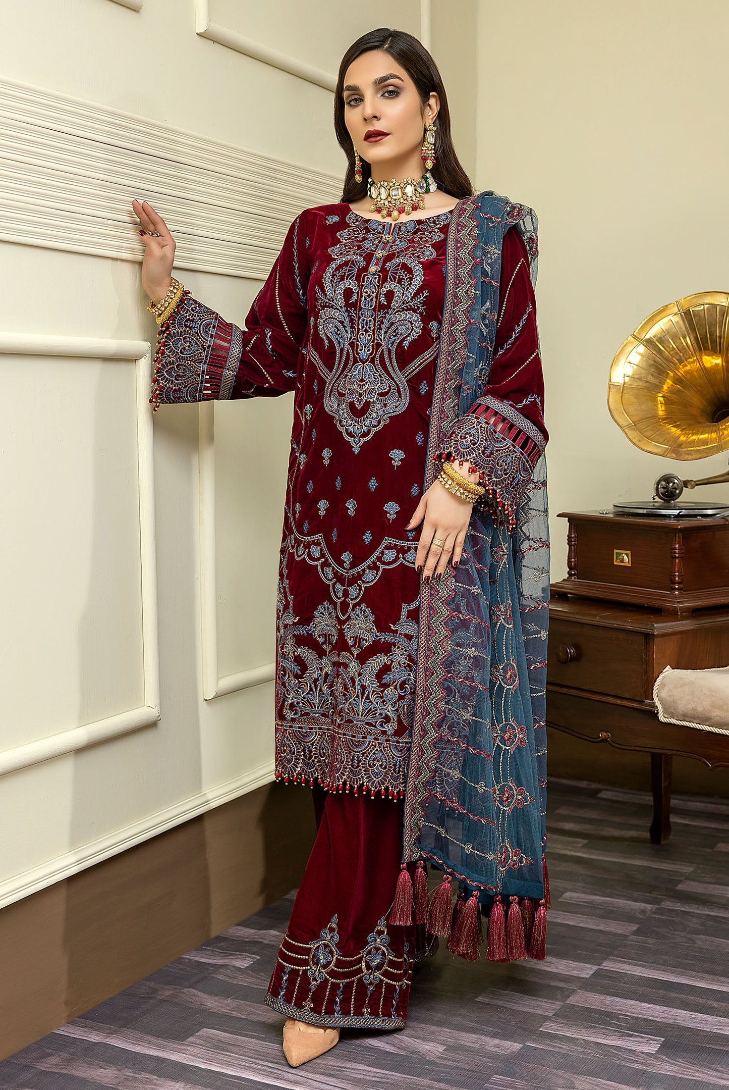 Diantus - Embroidered Velvet 3PC