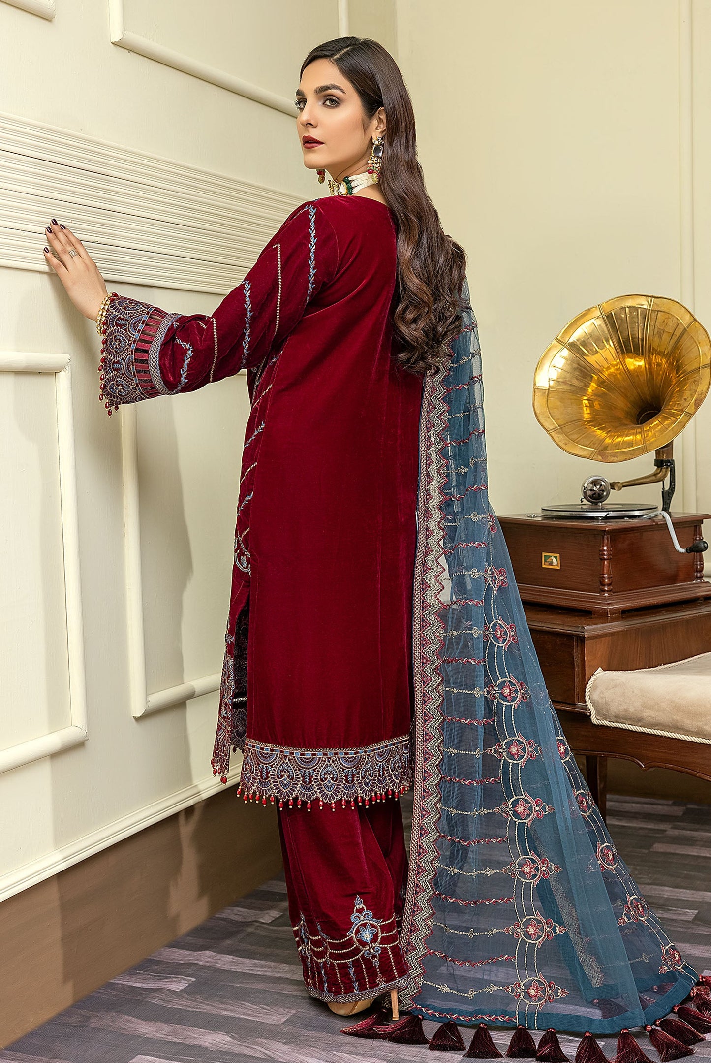 Diantus - Embroidered Velvet 3PC