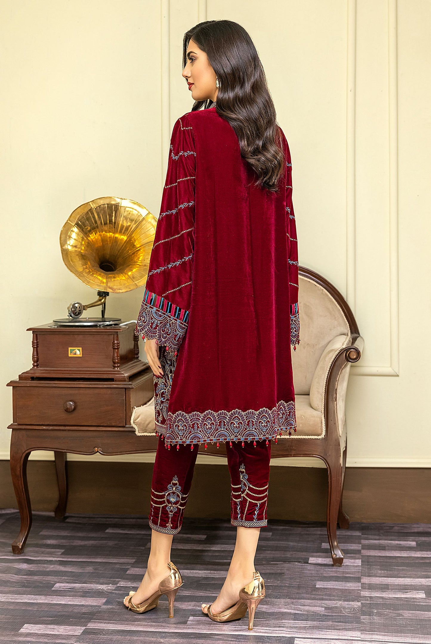 Diantus-B - Embroidered Velvet 3PC